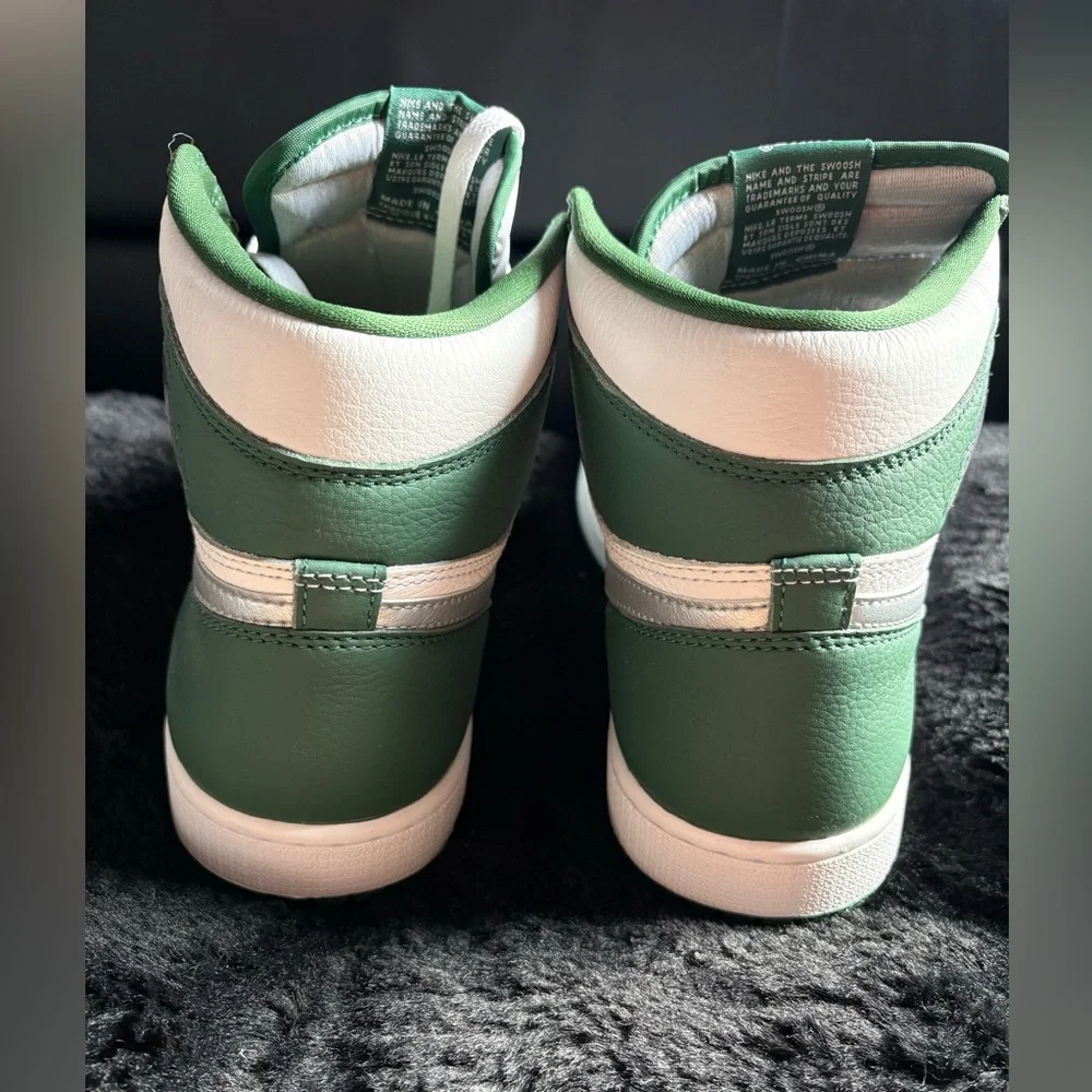 ***NEW*** Jordan 1 High Green and White Sneakers - Picture 4 of 6
